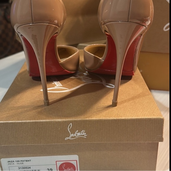 EUC Christian Louboutin Iriza Nude Patent Leather Pumps size 39 - Picture 1 of 6